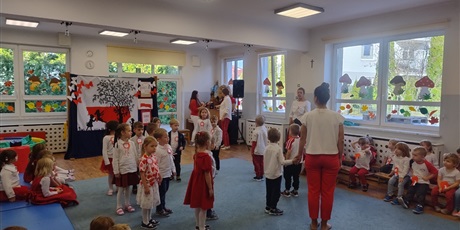 Powiększ grafikę: uroczysty-apel-z-okazji-swieta-niepodleglosci-653605.jpg