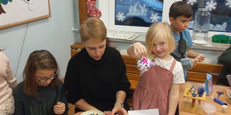 Powiększ grafikę: warsztaty-swiateczne-z-rodzicami-660653.jpg