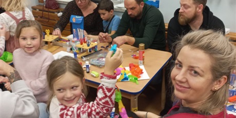 Powiększ grafikę: warsztaty-swiateczne-z-rodzicami-660656.jpg