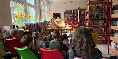 Powiększ grafikę: wyjscie-do-biblioteki-szkolnej-691045.jpg