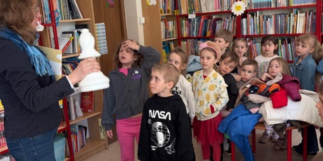 Powiększ grafikę: wyjscie-do-biblioteki-szkolnej-691047.jpg