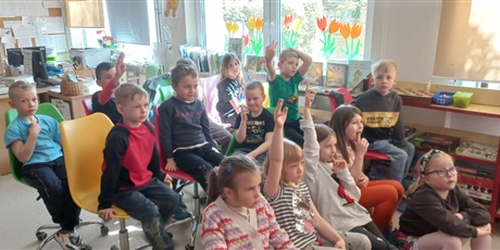 Powiększ grafikę: wyjscie-do-biblioteki-szkolnej-691056.jpg