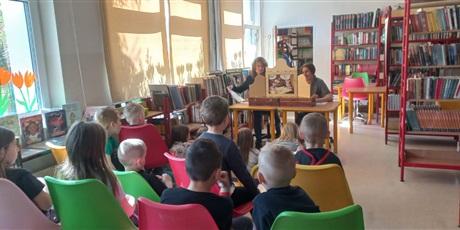 Powiększ grafikę: wyjscie-do-biblioteki-szkolnej-691057.jpg