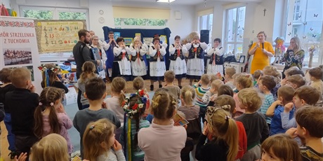 Powiększ grafikę: wystep-kaszubskiego-choru-strzelenka-z-tuchomia-682096.jpg
