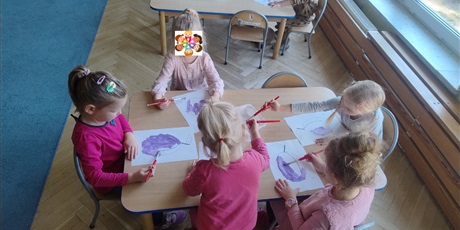 Powiększ grafikę: zabawy-plastyczne-koordynacja-oko-reka-643256.jpg