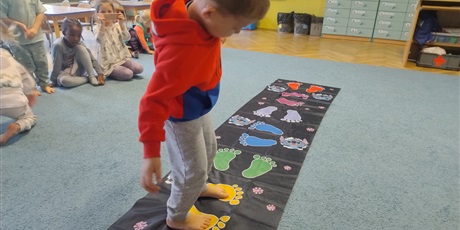 Powiększ grafikę: zabawy-ruchowe-i-umuzykalniajace-649808.jpg