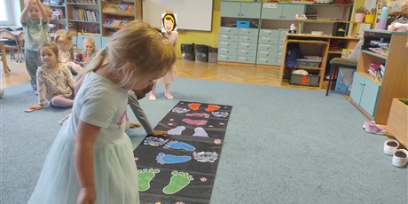 Powiększ grafikę: zabawy-ruchowe-i-umuzykalniajace-649814.jpg