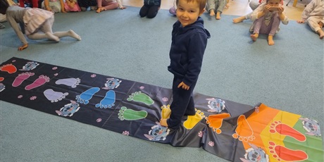 Powiększ grafikę: zabawy-ruchowe-i-umuzykalniajace-649816.jpg