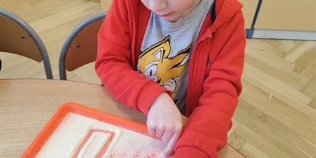 Powiększ grafikę: zabawy-sensoryczne-669723.jpg