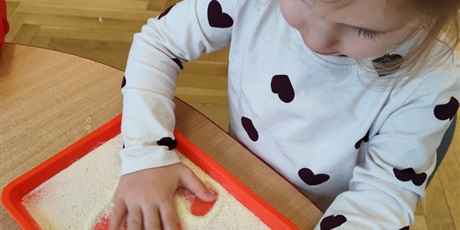 Powiększ grafikę: zabawy-sensoryczne-669726.jpg