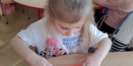 Powiększ grafikę: zabawy-sensoryczne-669728.jpg