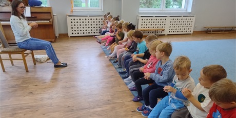 Powiększ grafikę: zabawy-umuzykalniajace-642125.jpg