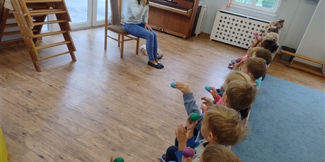 Powiększ grafikę: zabawy-umuzykalniajace-642126.jpg