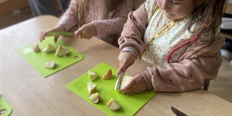 Powiększ grafikę: zajecia-z-elementami-metody-montessori-619867.jpg