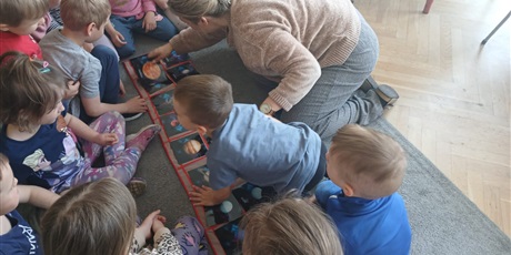 Powiększ grafikę: zajecia-z-elementami-metody-montessori-619908.jpg