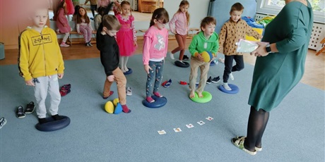 Zajęcia z pedagogiem - program "Uważność, Nasza siła wielka moc"", innowacja "Sensologoryka dla Elfika"