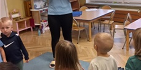Powiększ grafikę: zajecia-z-pedagogiem-rewalidacja-terapia-pedagogiczna-i-program-sensoryczna-zabawa-zmysly-udoskonala-589138.jpg