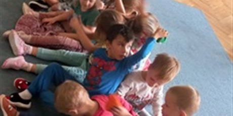 Powiększ grafikę: zajecia-z-pedagogiem-rewalidacja-terapia-pedagogiczna-i-program-sensoryczna-zabawa-zmysly-udoskonala-589141.jpg