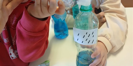 Powiększ grafikę: zajecia-z-pedagogiem-rewalidacja-terapia-pedagogiczna-i-program-sensoryczna-zabawa-zmysly-udoskonala-620887.jpg
