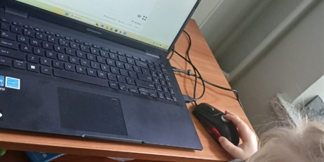 Powiększ grafikę: zajecia-z-pedagogiem-rewalidacja-terapia-pedagogiczna-i-program-sensoryczna-zabawa-zmysly-udoskonala-623571.jpg