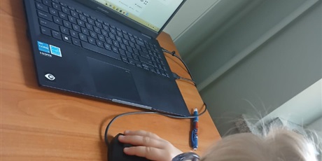 Powiększ grafikę: zajecia-z-pedagogiem-rewalidacja-terapia-pedagogiczna-i-program-sensoryczna-zabawa-zmysly-udoskonala-623572.jpg