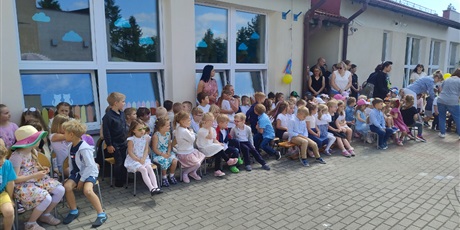 Powiększ grafikę: zakonczenie-roku-przedszkolnego-632026.jpg