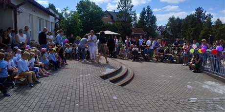 Powiększ grafikę: zakonczenie-roku-przedszkolnego-632027.jpg