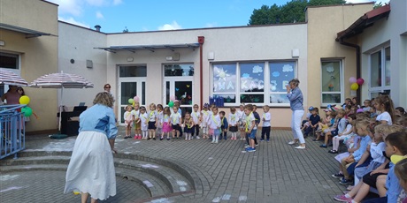 Powiększ grafikę: zakonczenie-roku-przedszkolnego-632036.jpg