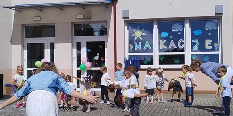 Powiększ grafikę: zakonczenie-roku-przedszkolnego-632038.jpg