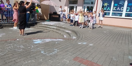 Powiększ grafikę: zakonczenie-roku-przedszkolnego-632041.jpg