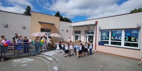 Powiększ grafikę: zakonczenie-roku-przedszkolnego-632046.jpg