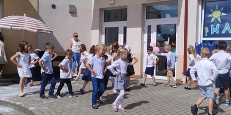 Powiększ grafikę: zakonczenie-roku-przedszkolnego-632047.jpg