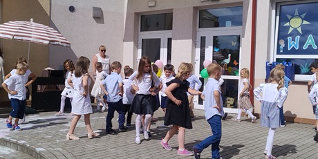 Powiększ grafikę: zakonczenie-roku-przedszkolnego-632048.jpg