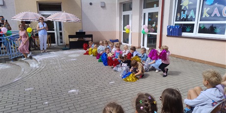Powiększ grafikę: zakonczenie-roku-przedszkolnego-632050.jpg