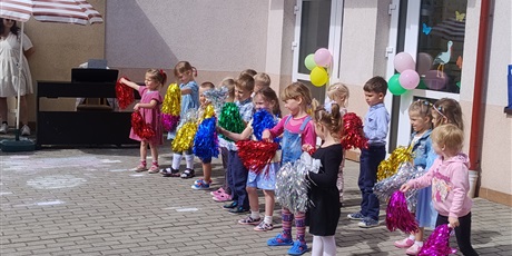 Powiększ grafikę: zakonczenie-roku-przedszkolnego-632051.jpg