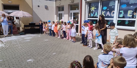 Powiększ grafikę: zakonczenie-roku-przedszkolnego-632058.jpg