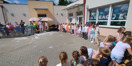 Powiększ grafikę: zakonczenie-roku-przedszkolnego-632060.jpg