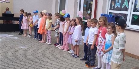 Powiększ grafikę: zakonczenie-roku-przedszkolnego-632061.jpg
