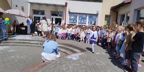 Powiększ grafikę: zakonczenie-roku-przedszkolnego-632063.jpg