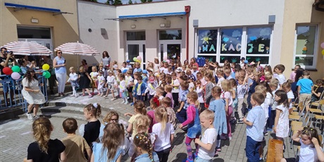 Powiększ grafikę: zakonczenie-roku-przedszkolnego-632067.jpg
