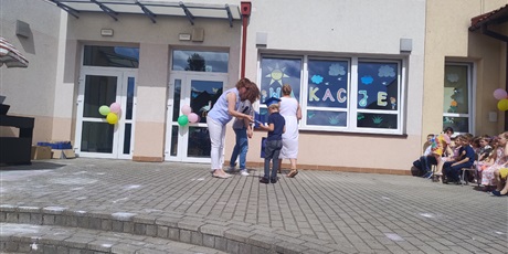 Powiększ grafikę: zakonczenie-roku-przedszkolnego-632068.jpg