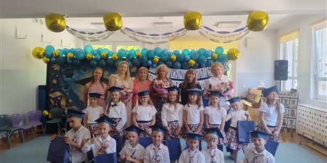 Powiększ grafikę: zakonczenie-roku-zerowka-706503.jpg