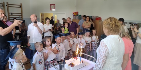 Powiększ grafikę: zakonczenie-roku-zerowka-706505.jpg
