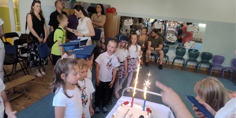 Powiększ grafikę: zakonczenie-roku-zerowka-706506.jpg