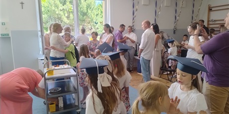 Powiększ grafikę: zakonczenie-roku-zerowka-706509.jpg