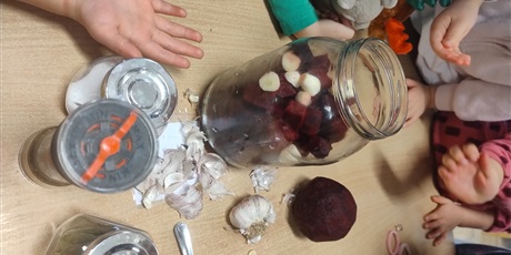 Powiększ grafikę: zakwas-z-burakow-program-zielonej-edukacji-hevelianum-662858.jpg