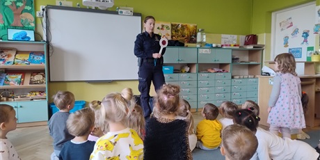 Powiększ grafikę: zawod-policjant-643212.jpg