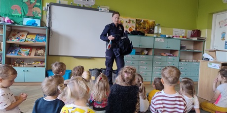 Powiększ grafikę: zawod-policjant-643213.jpg