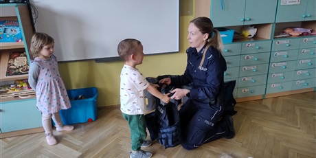 Powiększ grafikę: zawod-policjant-643218.jpg