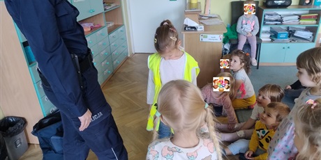 Powiększ grafikę: zawod-policjant-643224.jpg